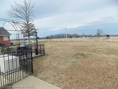 36650 Nursery Ln, Howe, OK 74940 photo 2