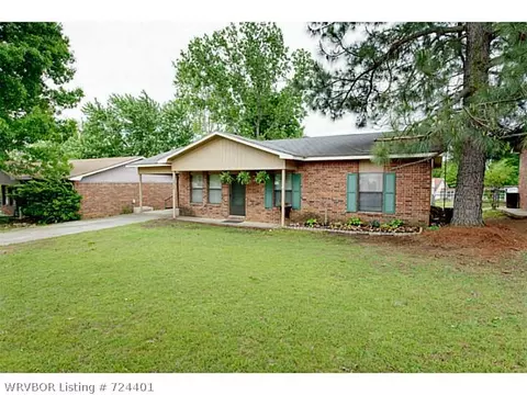 1388 15th Ter, Barling, AR 72923 photo 2