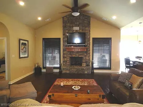 500 Crescent Dr, Fort Smith, AR 72916 photo 2