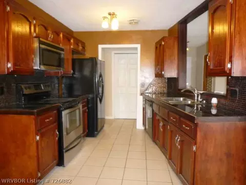 1504 Strozier Ct, Barling, AR 72923 photo 4