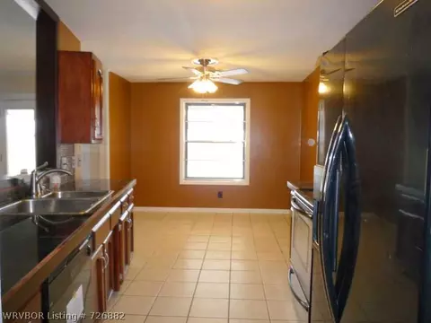 1504 Strozier Ct, Barling, AR 72923 photo 6