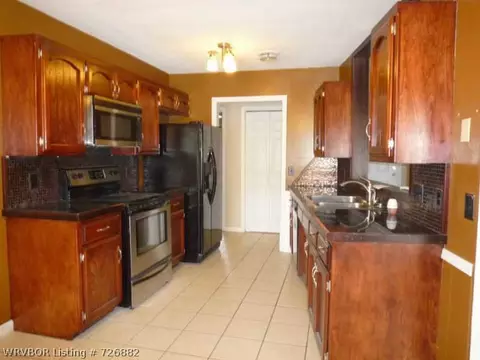 1504 Strozier Ct, Barling, AR 72923 photo 5