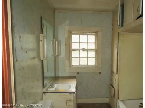 247 E 8th St, Waldron, AR 72958 photo 8