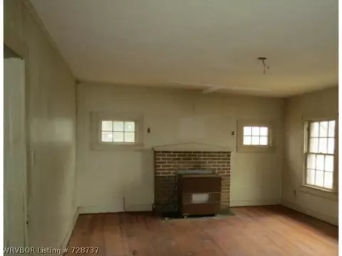 247 E 8th St, Waldron, AR 72958 photo 2