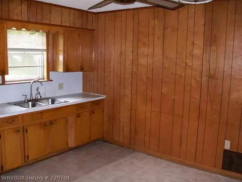 1902 Kris Dr, Ozark, AR 72949 photo 5