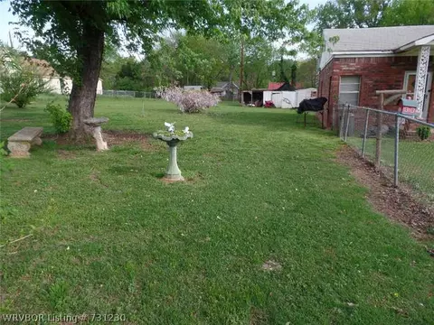 106 E 1st St, Hartford, AR 72938 photo 2