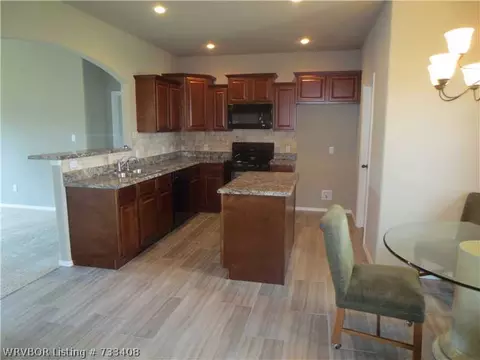 2511 Crestview Ln, Barling, AR 72923 photo 2
