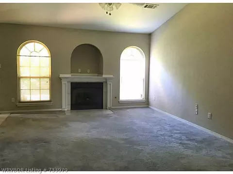 317 Chateau Dr, Fort Smith, AR 72908 photo 3