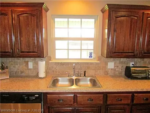 1900 Yukon Dr, Barling, AR 72923 photo 9