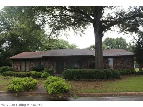 8801 Fresno St, Fort Smith, AR 72903 photo 2