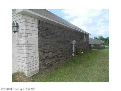 301 Bordeaux Cir, Fort Smith, AR 72908 photo 2