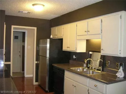 1708 Prestwick Dr, Fort Smith, AR 72908 photo 5