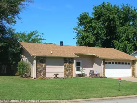 9100 Bryn Mawr Cir, Fort Smith, AR 72908 photo 1