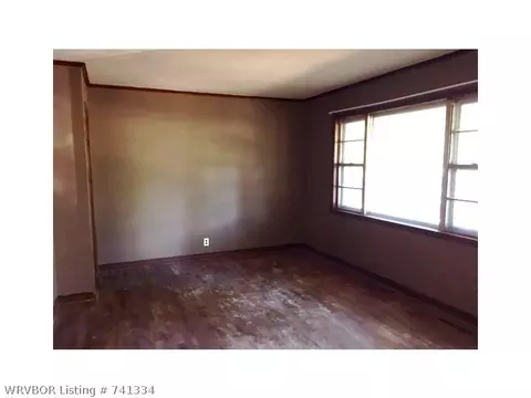 528 Spring Ave, Mulberry, AR 72947 photo 3