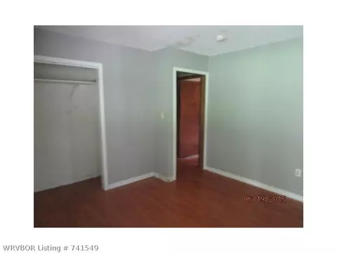 2806 Bluebird Ln, Lavaca, AR 72941 photo 9