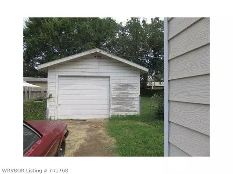 4113 S 18 St, Fort Smith, AR 72901 photo 2