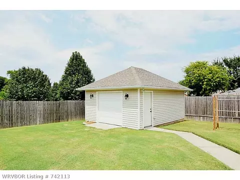 2304 Barrington Dr, Lavaca, AR 72941 photo 23