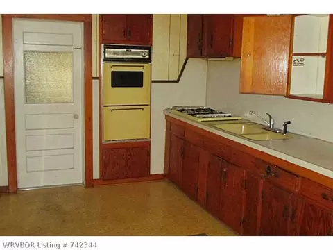 814 E Academy St, Paris, AR 72855 photo 5