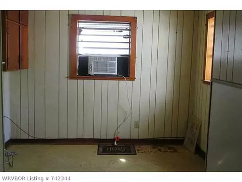 814 E Academy St, Paris, AR 72855 photo 6