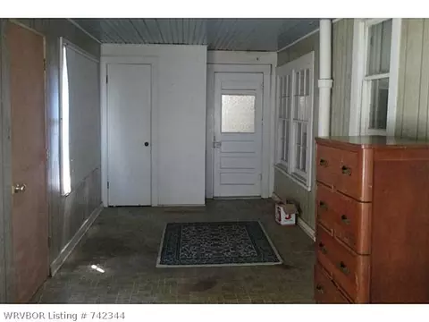 814 E Academy St, Paris, AR 72855 photo 9