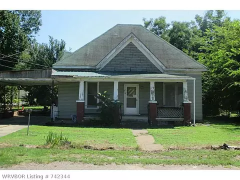 814 E Academy St, Paris, AR 72855 photo 1