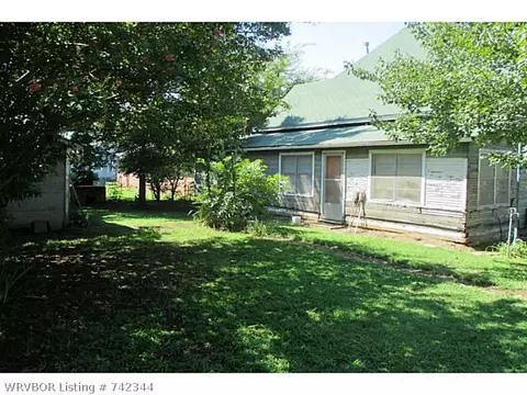 814 E Academy St, Paris, AR 72855 photo 13