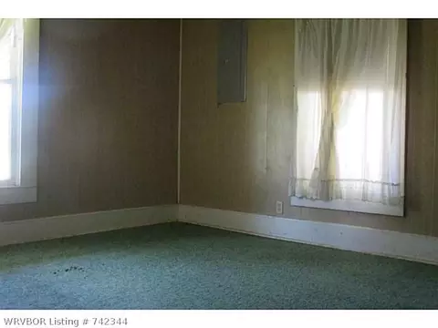 814 E Academy St, Paris, AR 72855 photo 3