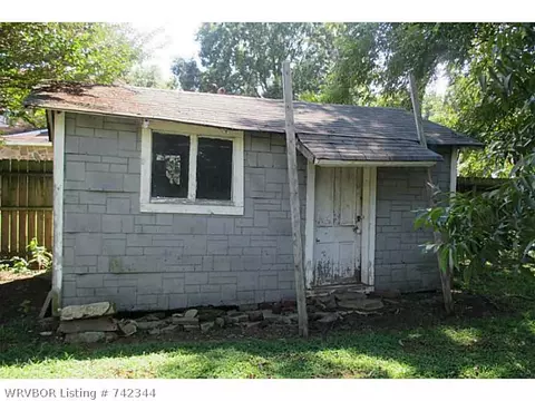 814 E Academy St, Paris, AR 72855 photo 12