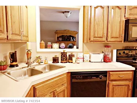 704 J St, Barling, AR 72923 photo 10