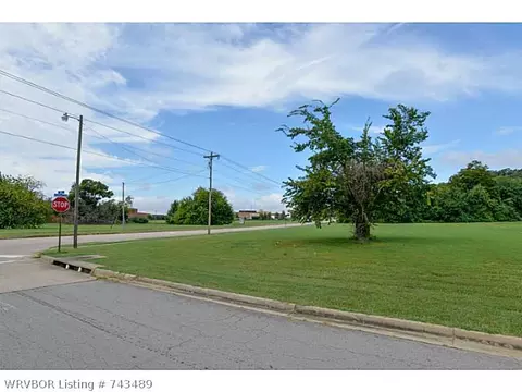 8800 Dallas St, Fort Smith, AR 72903 photo 2
