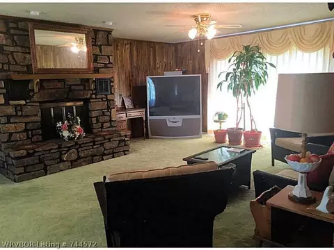 608 E Chism St, Paris, AR 72855 photo 2