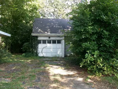104 E Commercial St, Ozark, AR 72949 photo 9