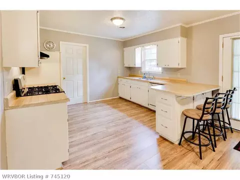 8101 Hermitage Dr, Fort Smith, AR 72908 photo 2
