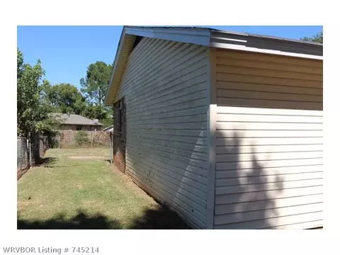 1112 N St, Barling, AR 72923 photo 11