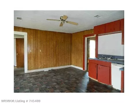 809 Danville St, Waldron, AR 72958 photo 4