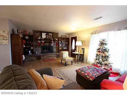 638 E Newberry Rd, Alma, AR 72921 photo 3