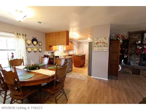 638 E Newberry Rd, Alma, AR 72921 photo 4