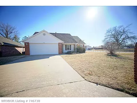 705 Nikolas St, Lavaca, AR 72941 photo 2