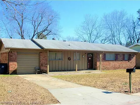 8201 S Hermitage Dr, Fort Smith, AR 72908 photo 1