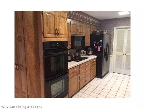 2119 Camelot Dr, Fort Smith, AR 72903 photo 4