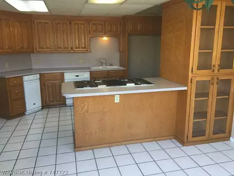 8813 Canterbury Cv, Fort Smith, AR 72903 photo 6
