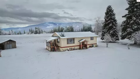 71 Painted Horse, Moyie Springs, ID 83845
