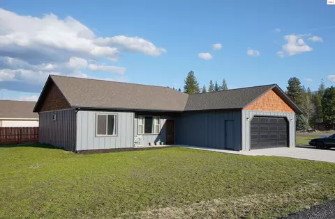 101 Leo Ln, Moyie Springs, ID 83845
