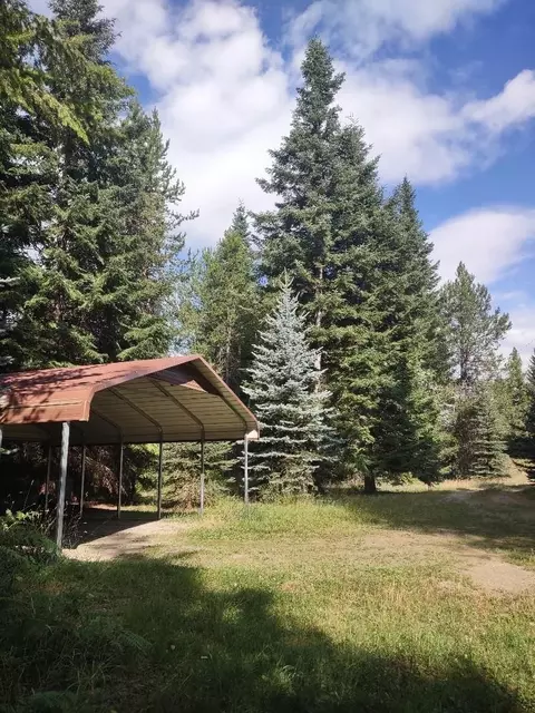 368 Trillium Ln, Moyie Springs, ID 83845