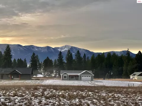 118 Airstrip Rd, Moyie Springs, ID 83845