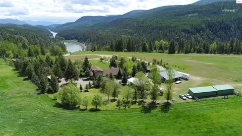 176 Settlers Ln, Moyie Springs, ID 83845