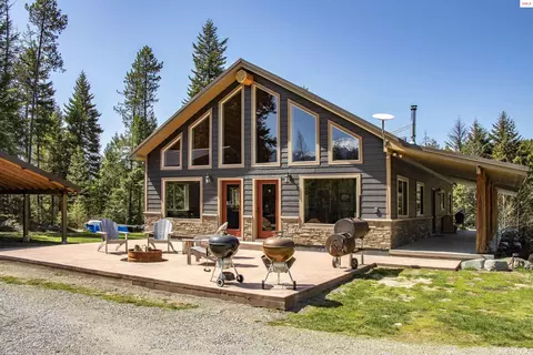 435 Bonner Lake Rd, Moyie Springs, ID 83845
