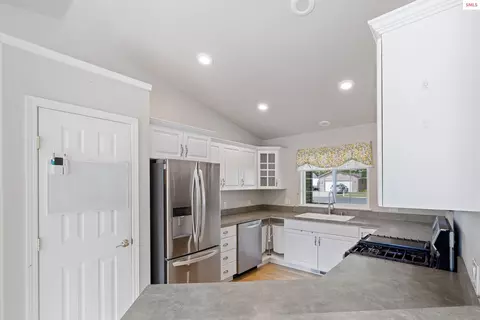2450 E Black Forest Ave, Post Falls, ID 83854 photo 10