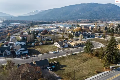 1704 1710 Irvine Way, Sandpoint, ID 83864