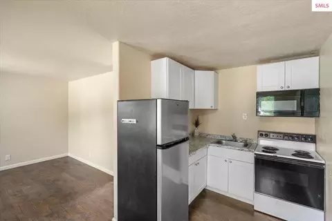 Kitchen - 817 Upland Dr, Sandpoint, ID 83864 photo 2 of 2